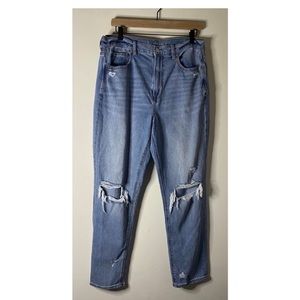American Eagle Medium Wash Distressed Mom Jean Size 12